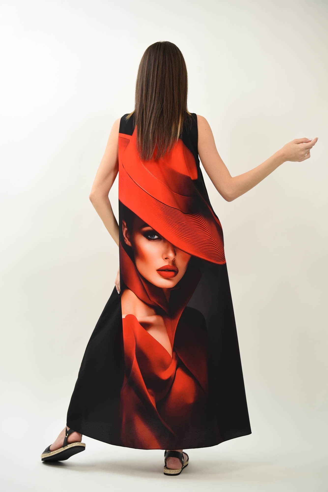Rochie Maxi Enigma Scarlet LADY IN RED - Portretul Sofisticat al Eleganței
