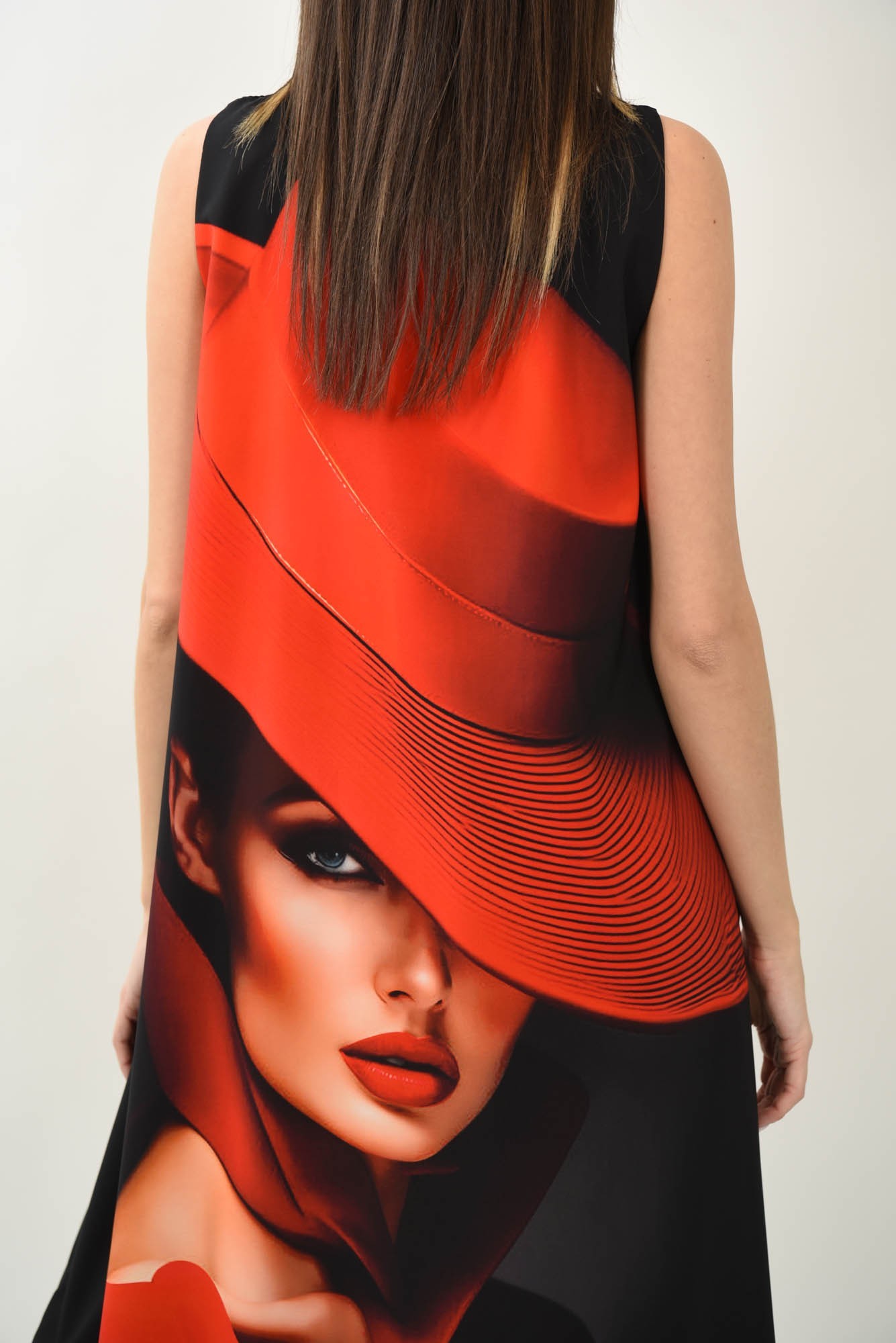 Rochie Maxi Enigma Scarlet LADY IN RED - Portretul Sofisticat al Eleganței