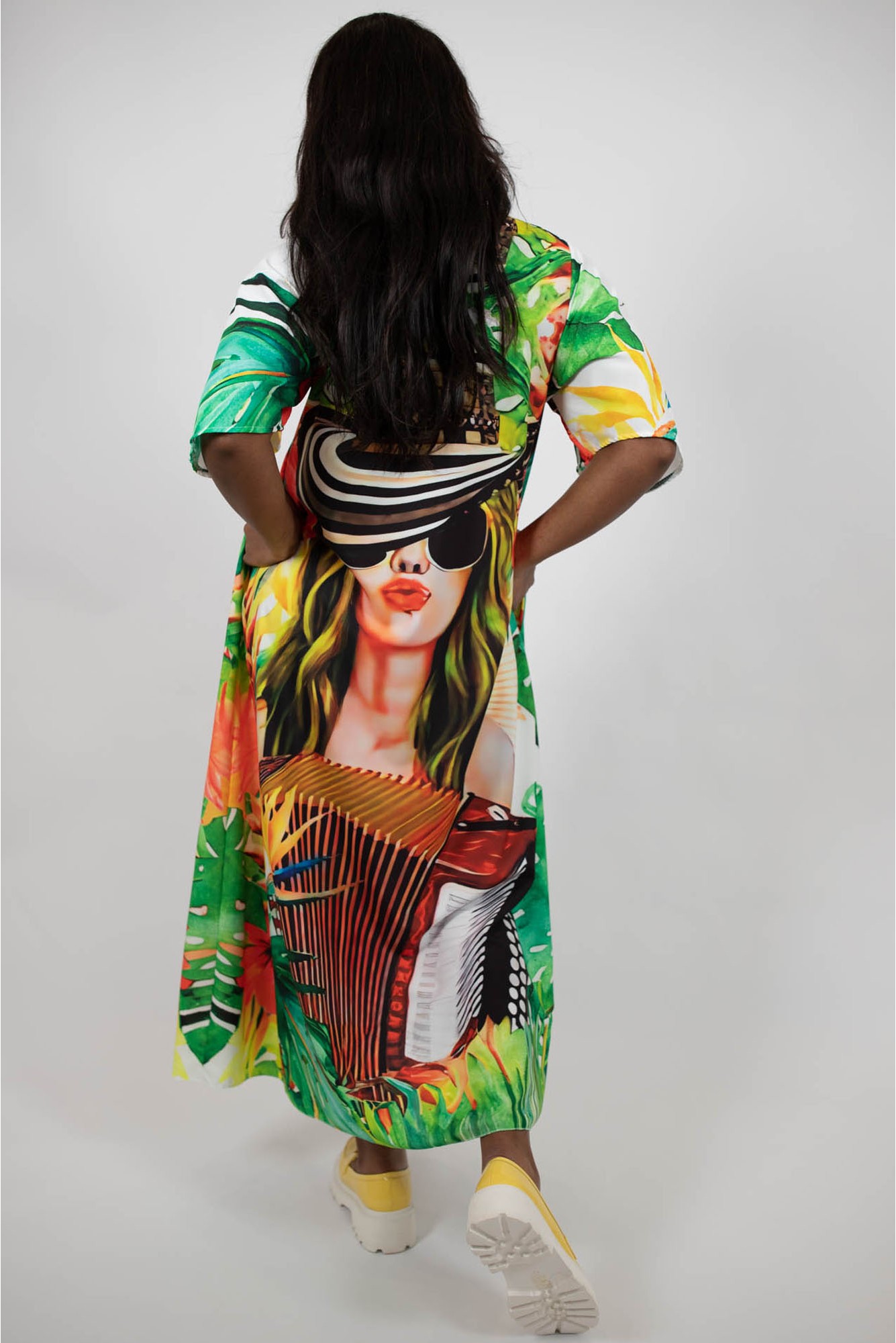 Descoperă Rochia Lungă Cu Buzunare Și Mâneci Clopot Electric Cathalee