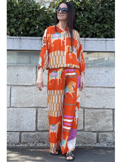 Tinuta dama vascoza matase Horse Odyssey Orange compleu vibrant vara 2026